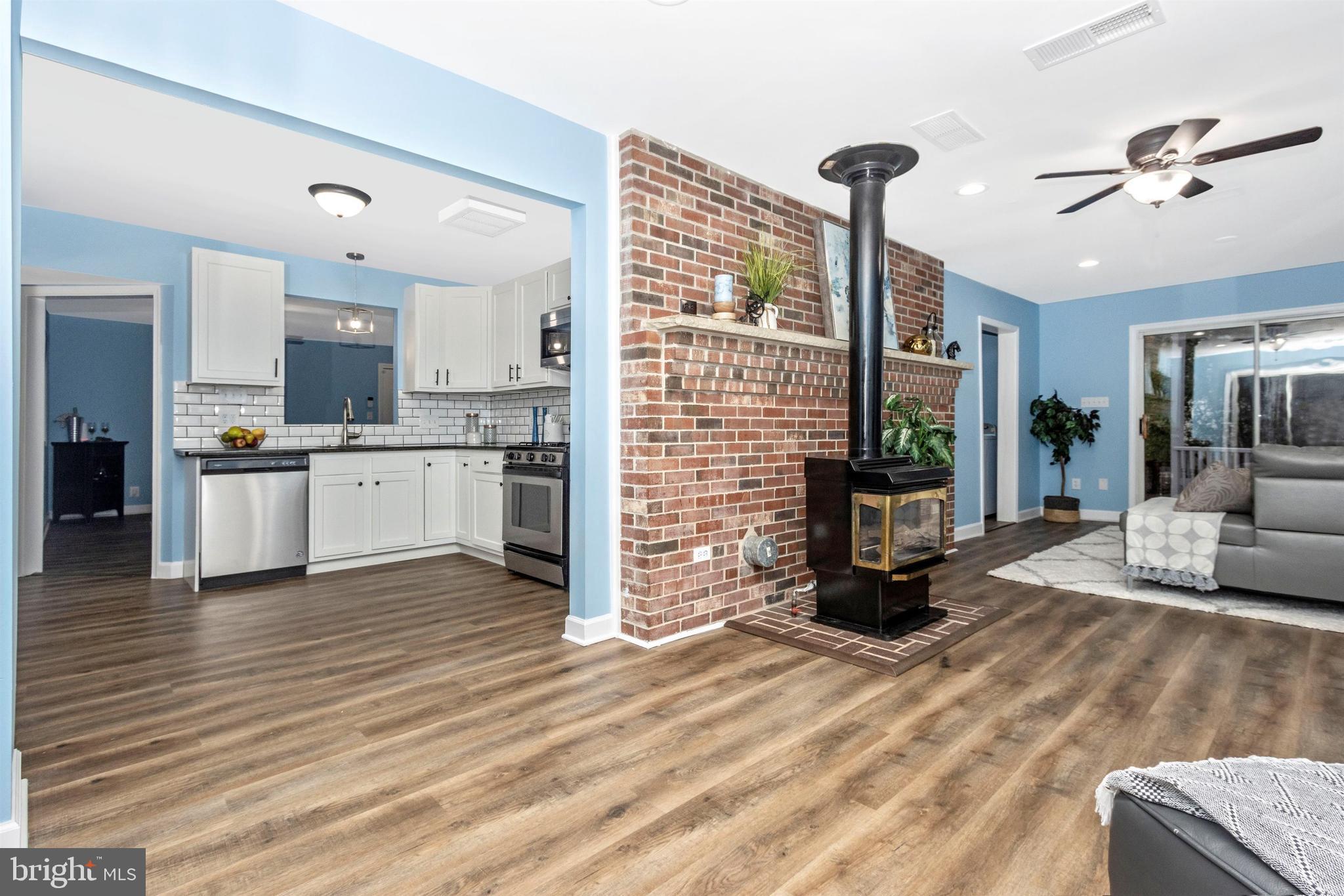 7758 Decatur Road Hyattsville, MD 20784 - Photo 22 of 54 Family room