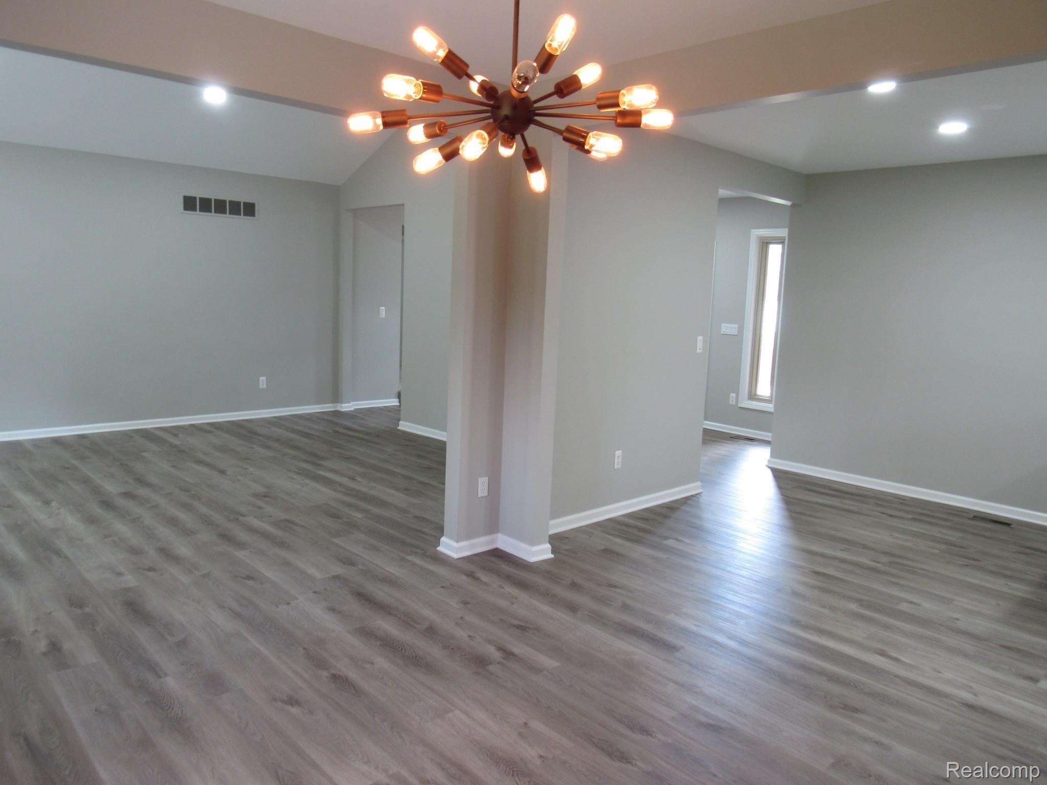 802 Bridgestone Drive Rochester, MI 48309 - Photo 13 of 37 802 BRIDGESTONE ROCHESTER HILLS (148).JPG