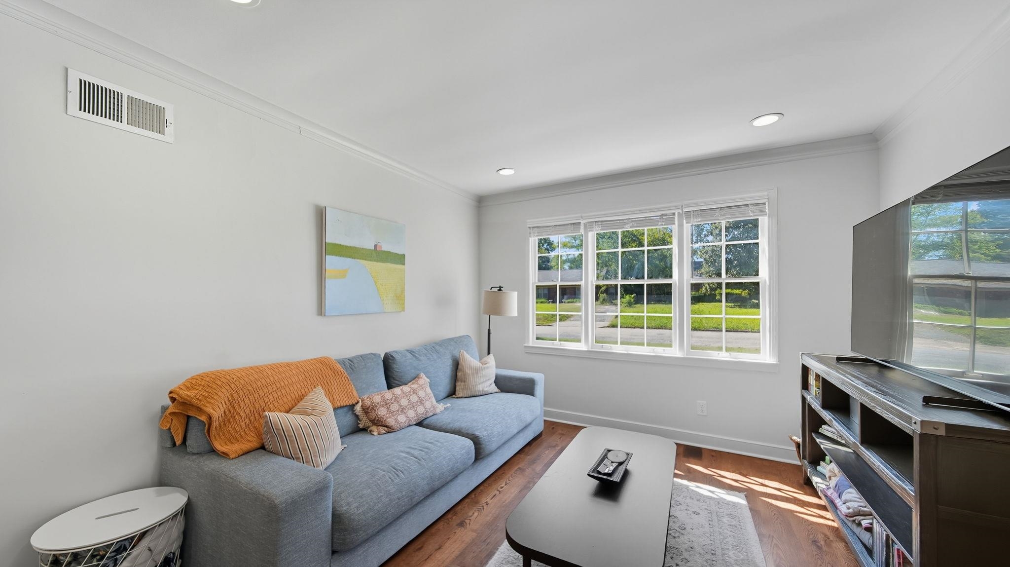 678 Moss Road Memphis, TN 38117 - Photo 20 of 33 Living area featuring wood finished floors, ornamental molding, and recessed lighting