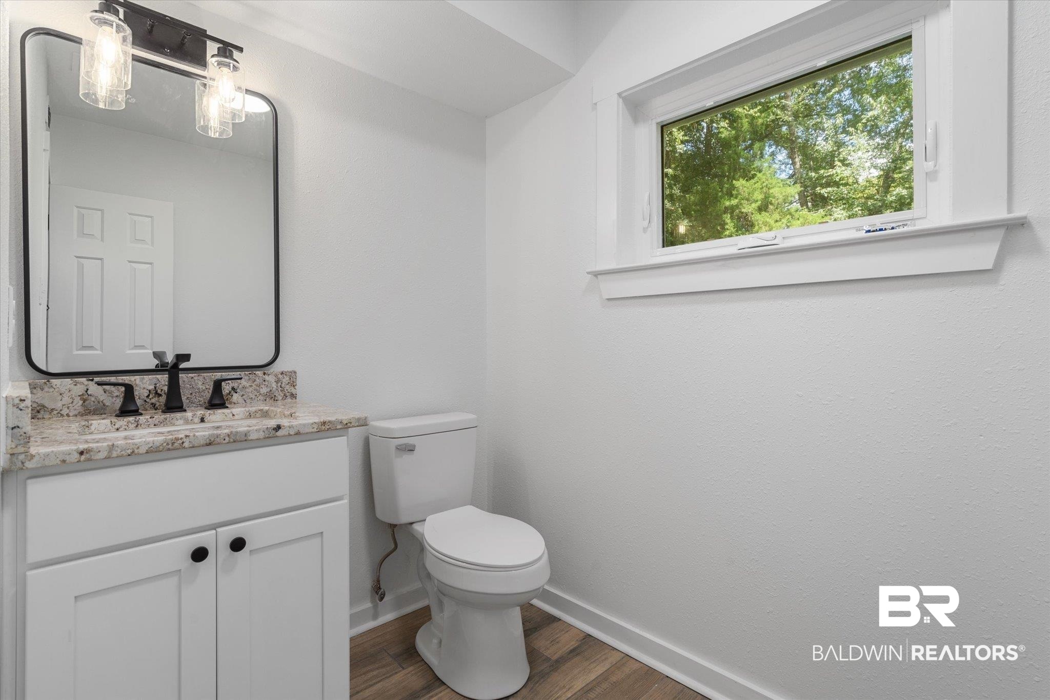 407 Barclay Avenue Fairhope, AL 36532 - Photo 19 of 29 Half bath downstairs