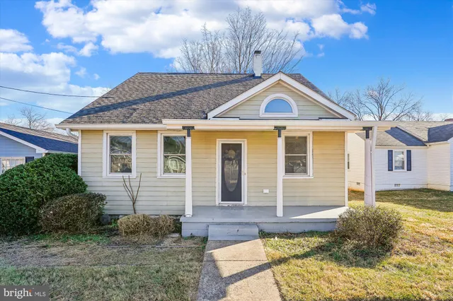 $700,000 | 104 Pershing Avenue Northwest, Leesburg, VA 20176