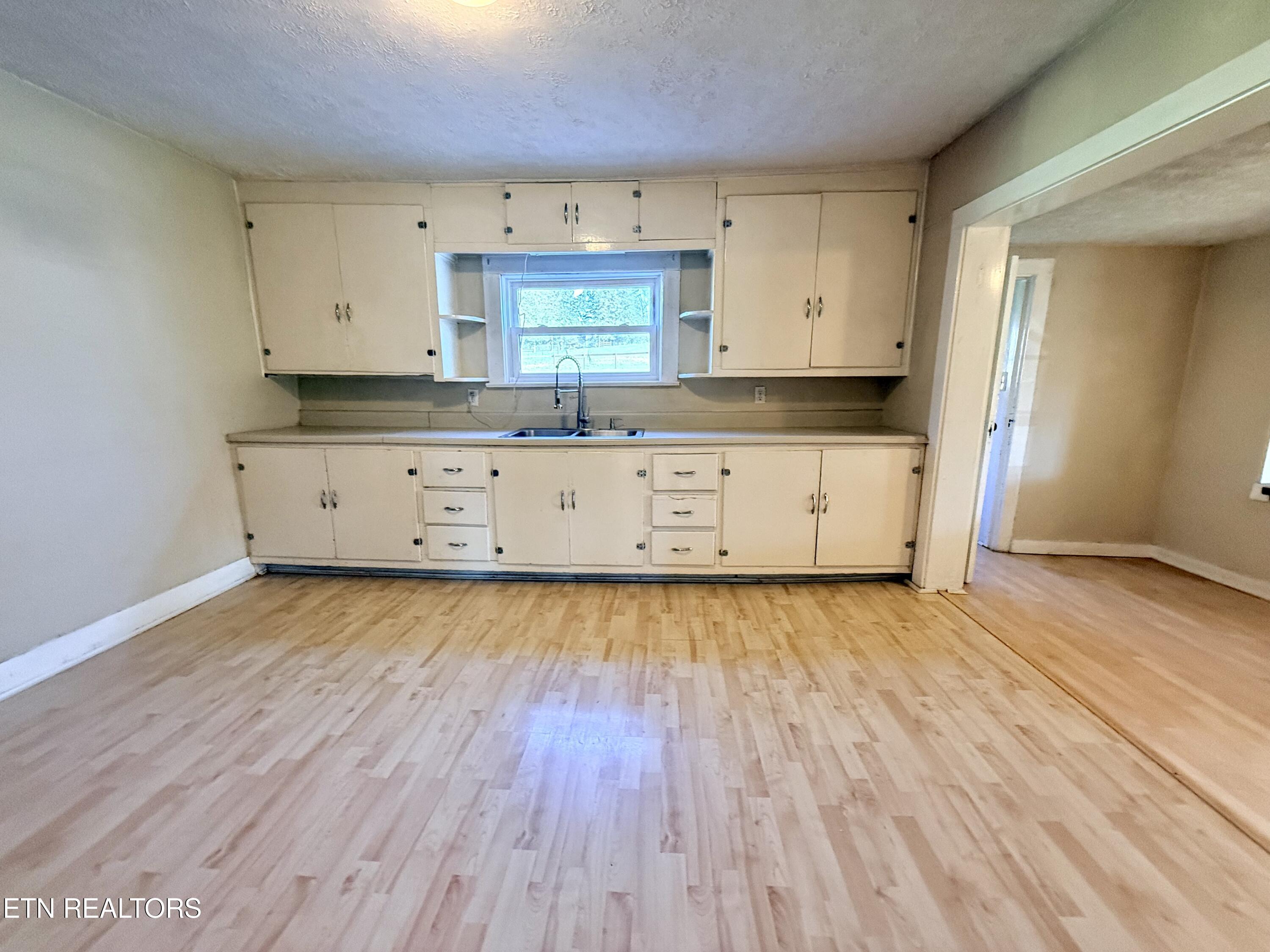 8259 Corryton Luttrell Road Plainview, TN 37721 - Photo 6 of 16 0443AD8E-BBC5-4999-A0A9-F9BB74E6D57C_1_2