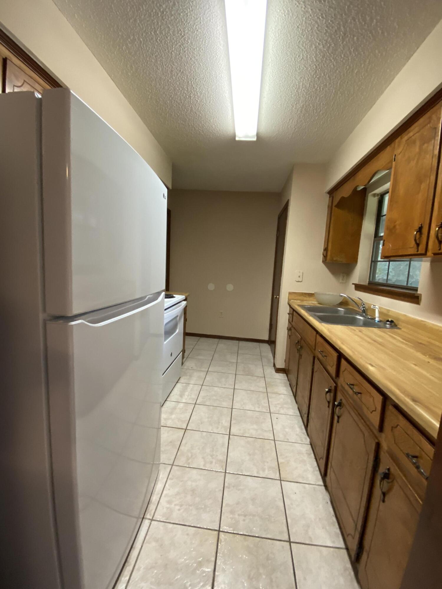 2912 Crescent Street, Unit B Crestview, FL 32539 - Photo 5 of 11 IMG_1969