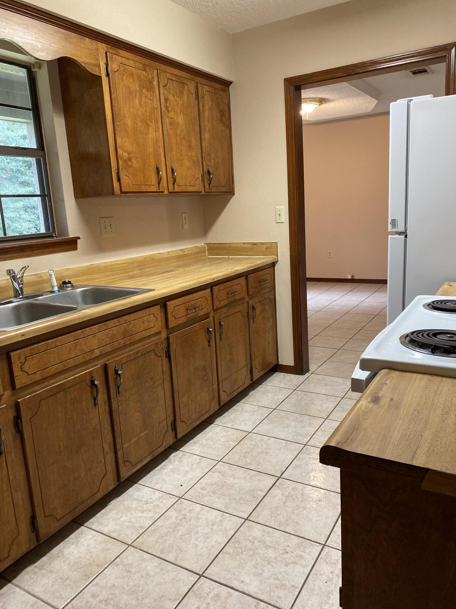 2912 Crescent Street, Unit B Crestview, FL 32539 - Photo 6 of 11 IMG_1974