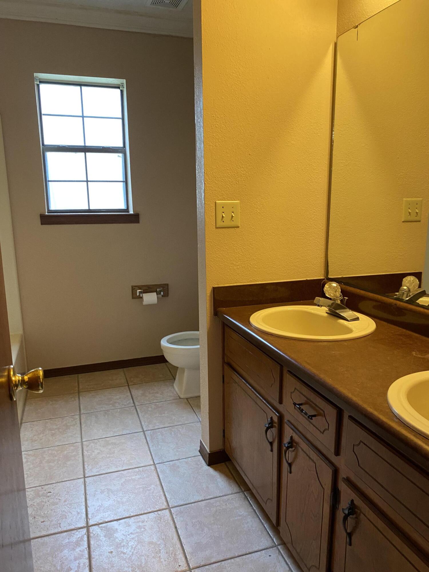 2912 Crescent Street, Unit B Crestview, FL 32539 - Photo 9 of 11 IMG_1985