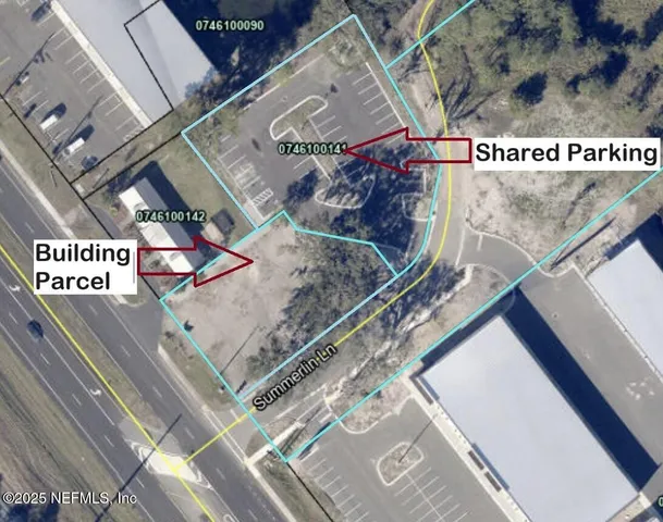 a view of a yard with basketball court