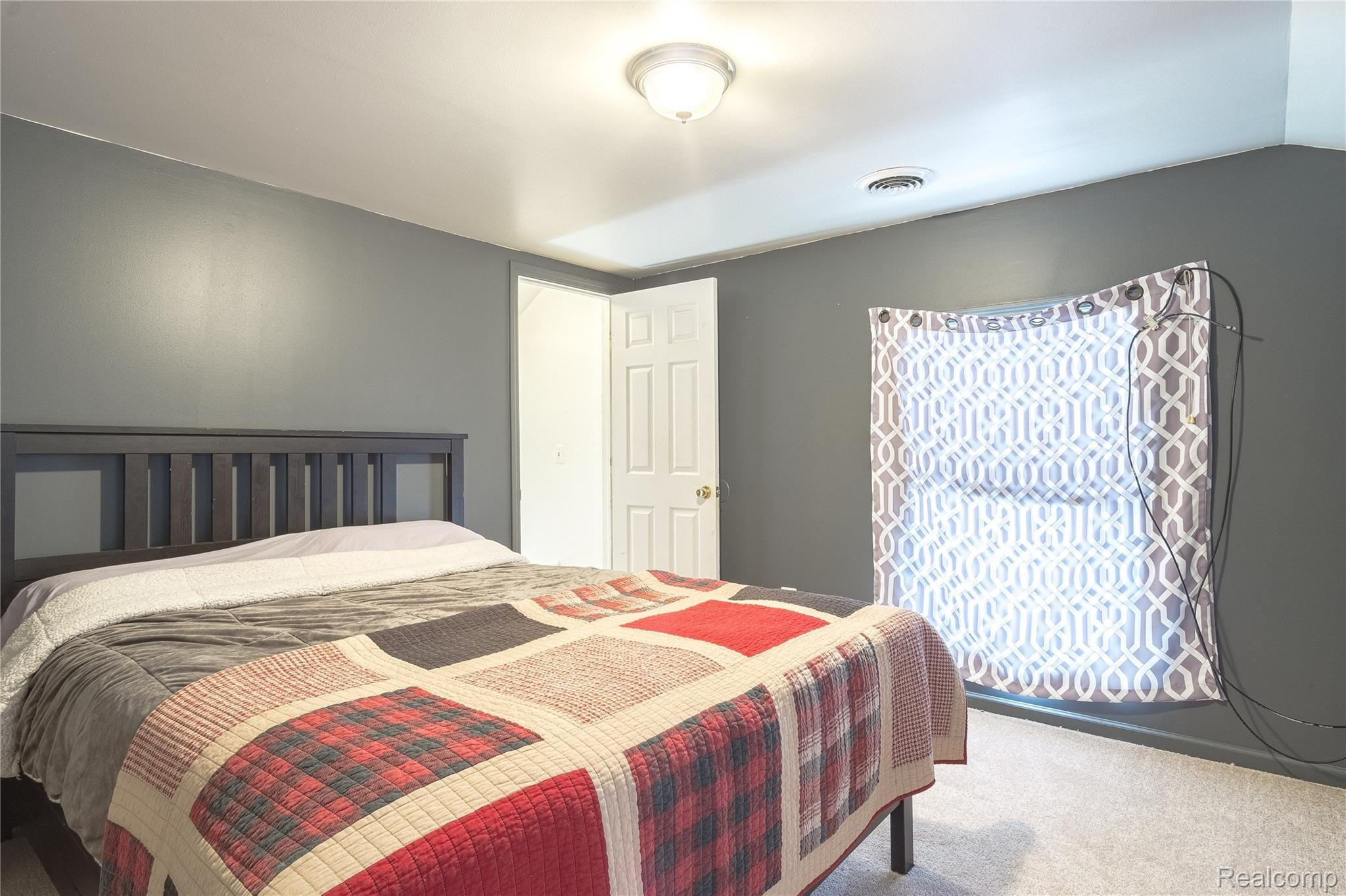 13114 South Duffield Road Byron, MI 48418 - Photo 14 of 23 Interiors (26 of 26).jpg