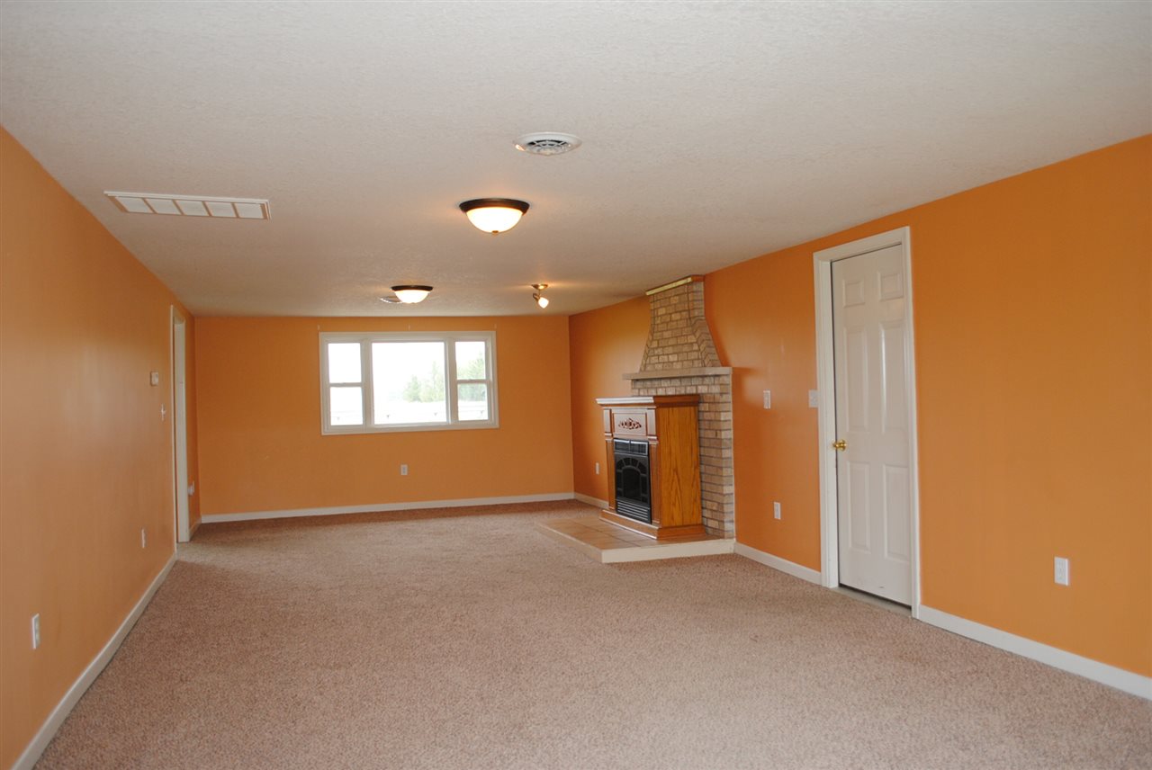 7827 Leesburg Road Fort Wayne, IN 46818 - Photo 2 of 23