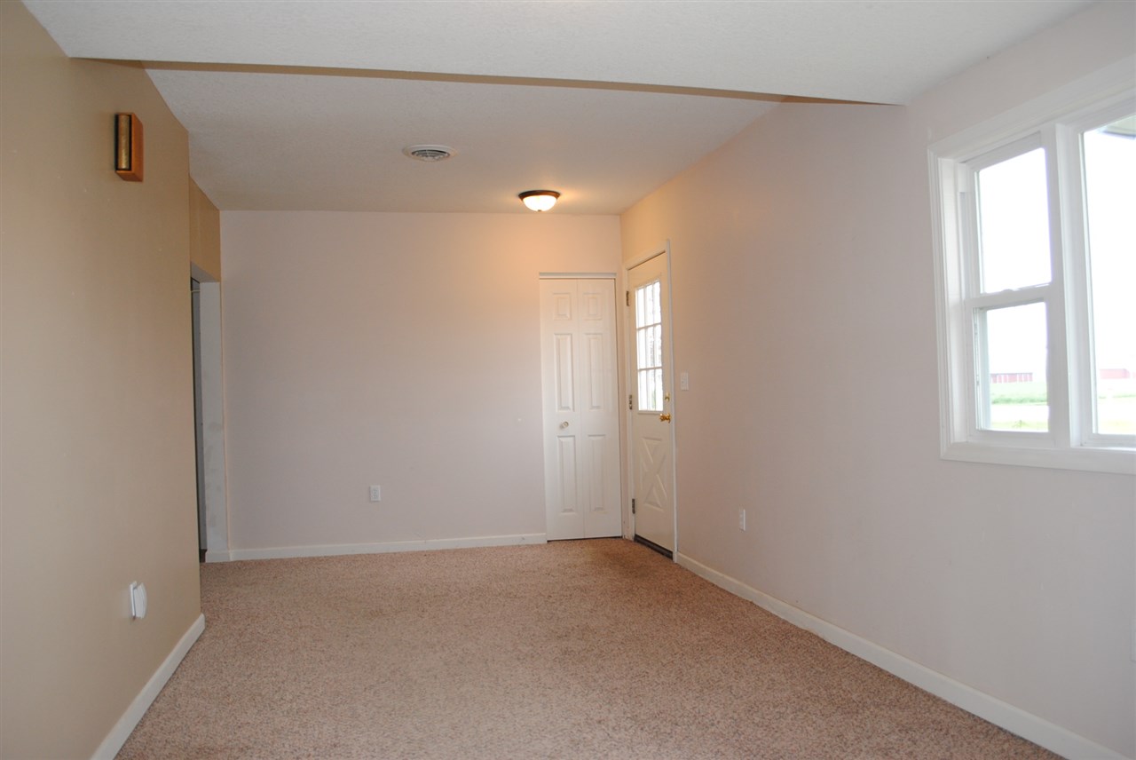 7827 Leesburg Road Fort Wayne, IN 46818 - Photo 4 of 23
