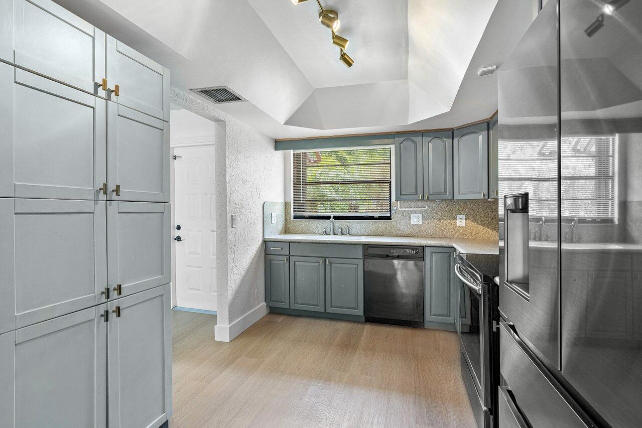 4490 Rende Lane Lake Worth, FL 33461 - Photo 8 of 20 Kitchen