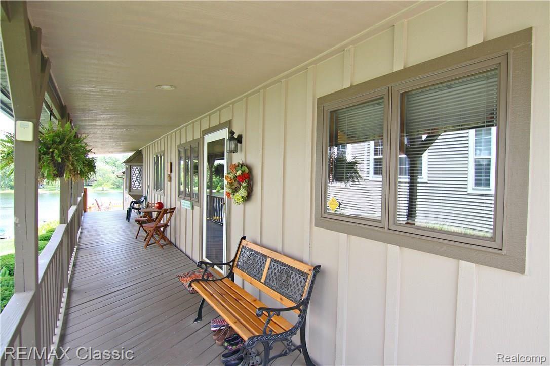 6400 Bullard Road Fenton, MI 48430 - Photo 7 of 42 jBullard Rd Front Porch.jpg