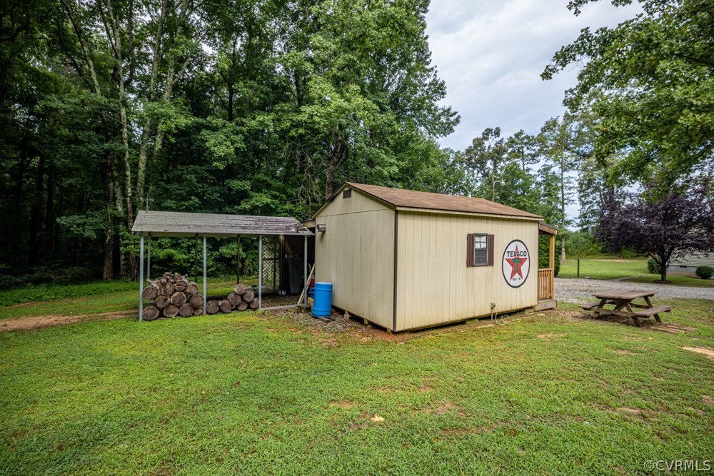 1327 Poplar Lawn Road Blackstone, VA 23824 - Photo 10 of 27 Gallery Image 10