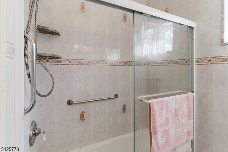 38 Atkins Terrace East Rutherford, NJ 07073 - Photo 21 of 37