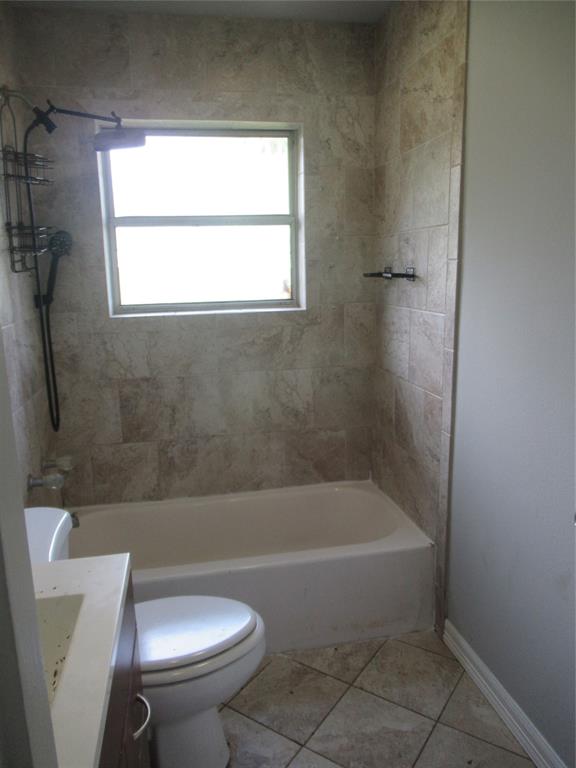 2513 Rosedale Place Bossier City, LA 71111 - Photo 12 of 13 Bathroom