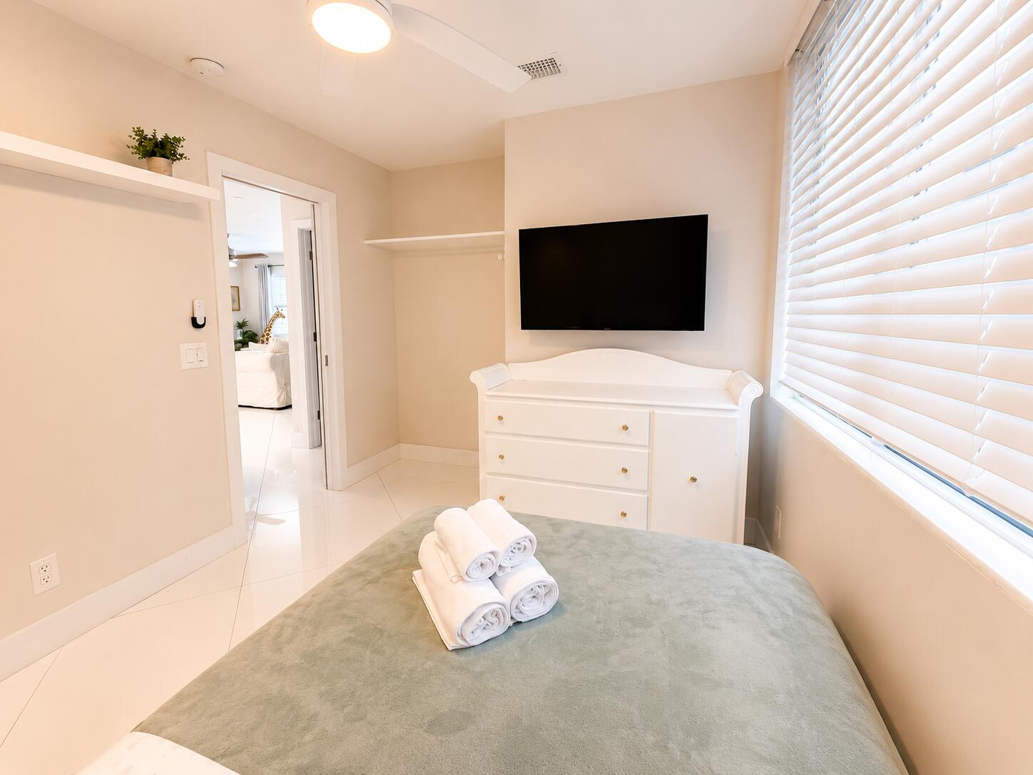 327 Lancaster Street Boca Raton, FL 33487 - Photo 13 of 26 719BEEEF-589B-46F9-A794-AD8125CD3885