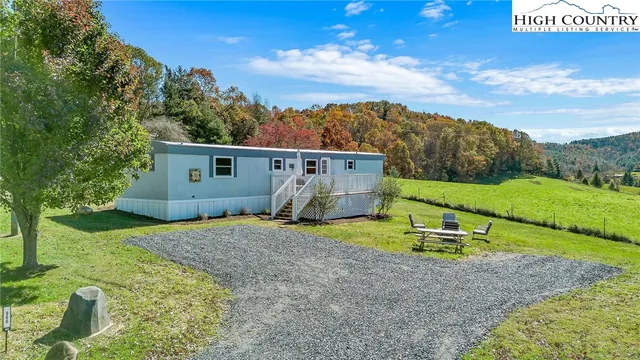 a view of back yard of the house