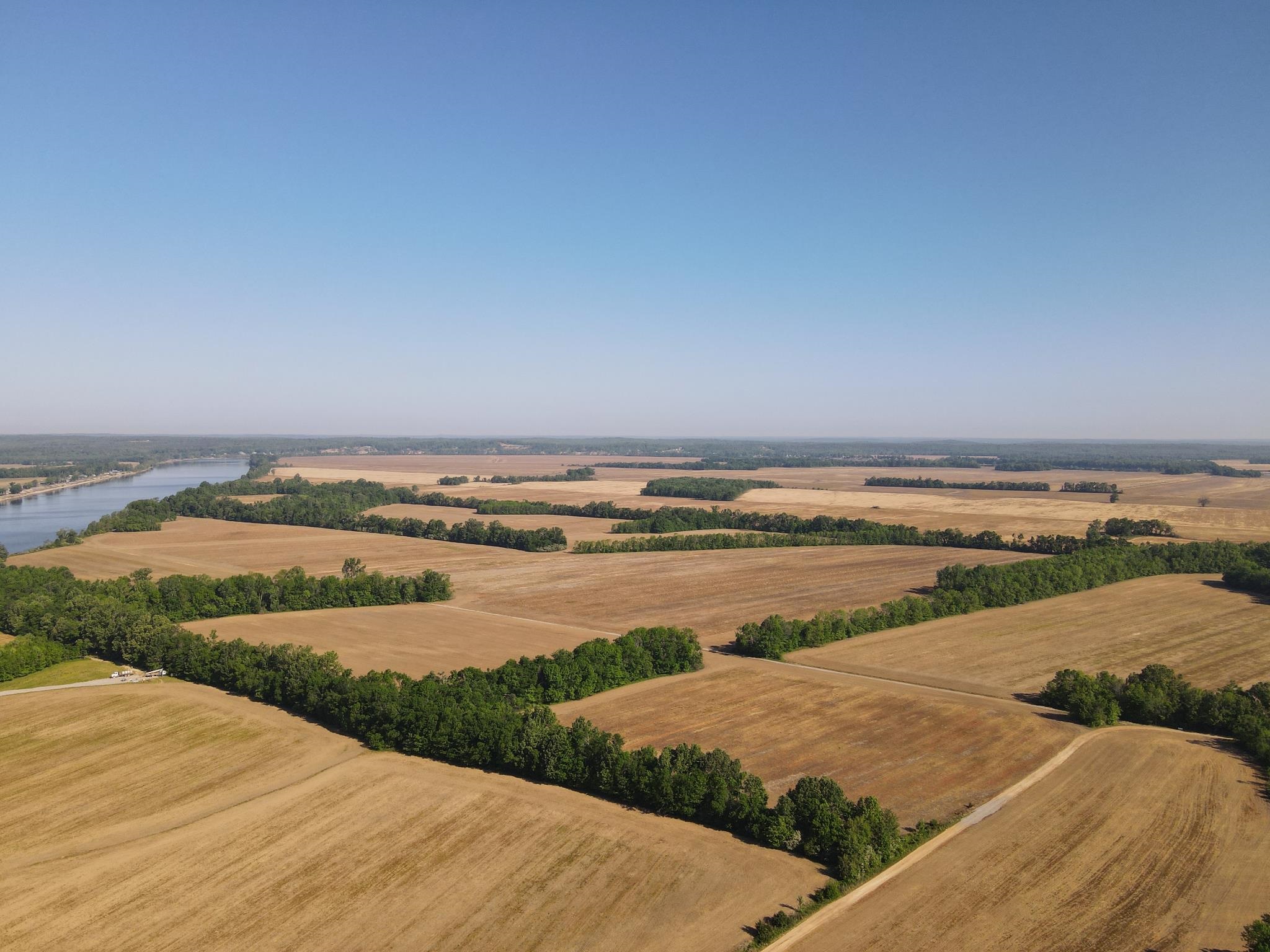 859 Cravens Road Savannah, TN 38372 - Photo 30 of 40 a view of an ocean with city view