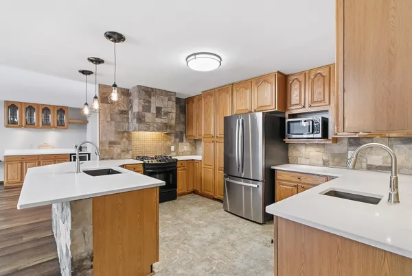 $699,900 | 831 Island Baraboo Wi 53913, Baraboo, WI 53913