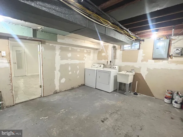 a view of a house with a back yard