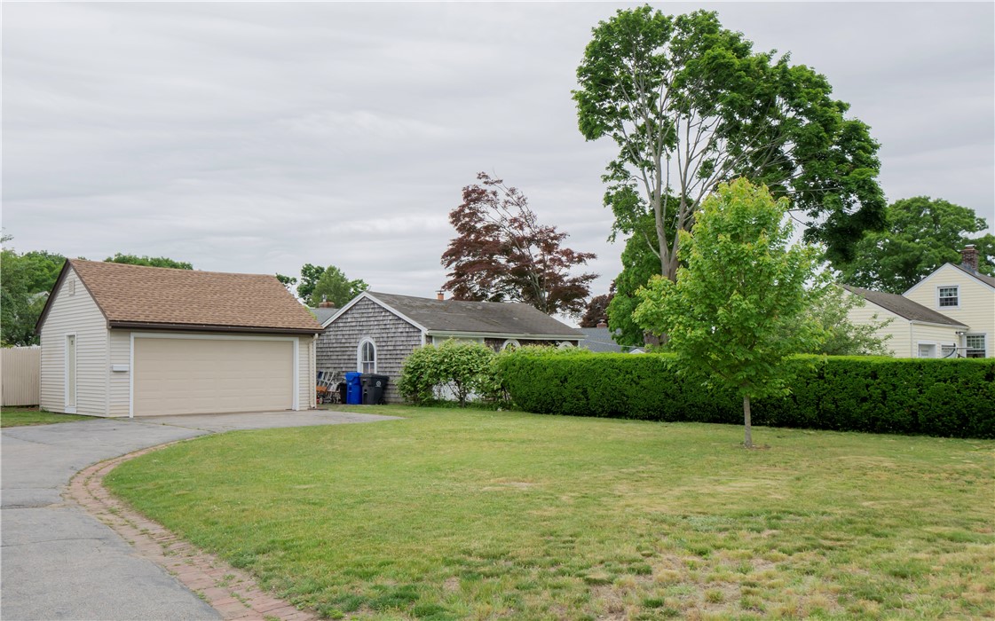 56 Park Road East Providence, RI 02915 - Photo 4 of 48