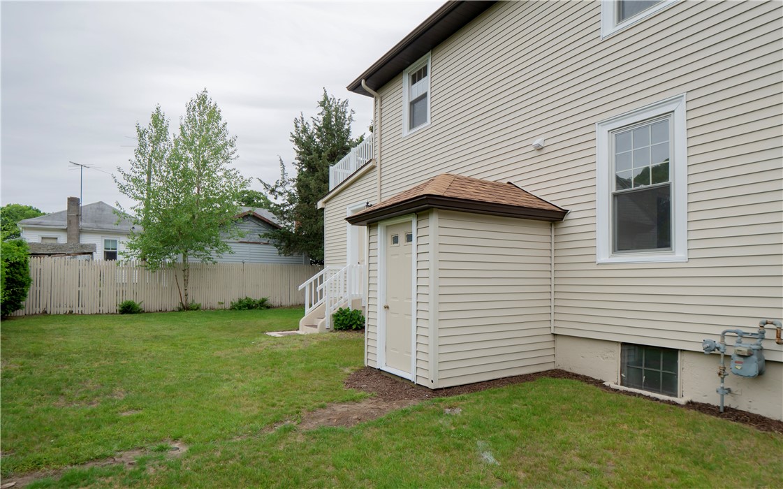 56 Park Road East Providence, RI 02915 - Photo 5 of 48