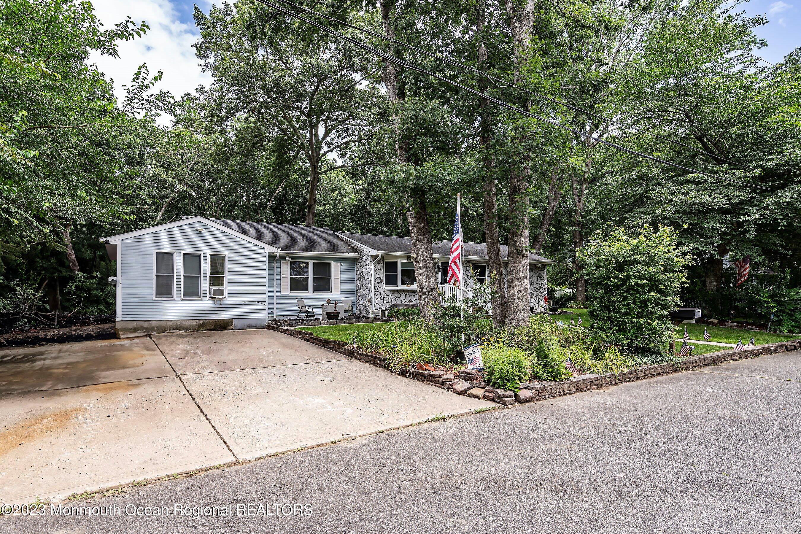 17 Murdock Place Jackson, NJ 08527 - Photo 5 of 34 a house view with a outdoor space