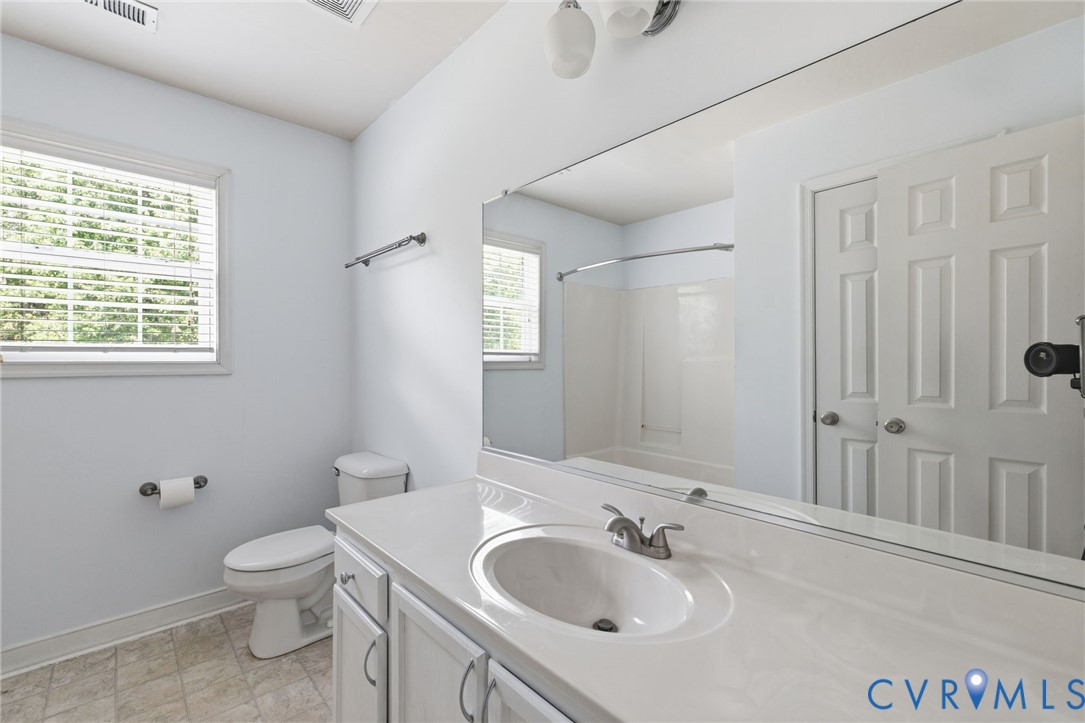 13524 Mountcastle Road Chesterfield, VA 23832 - Photo 16 of 44 Integrated vanity with a single basin, white cabin