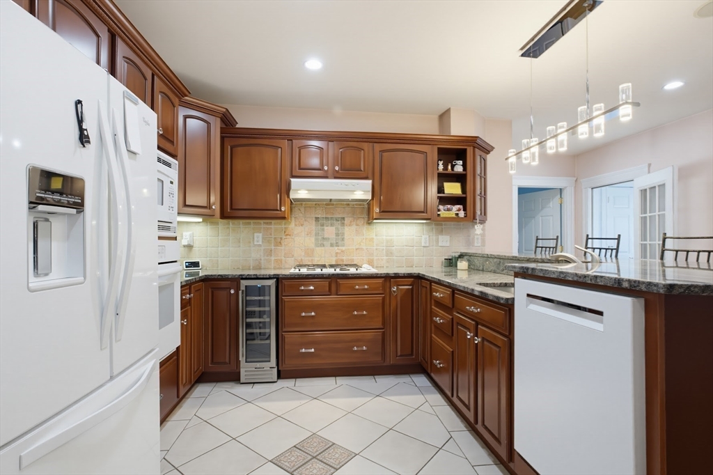 71 Circuit Road Dedham, MA 02026 - Photo 5 of 40