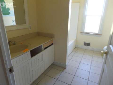 12312 Lapeer Road Davison, MI 48423 - Photo 18 of 38 20425220-17.JPG