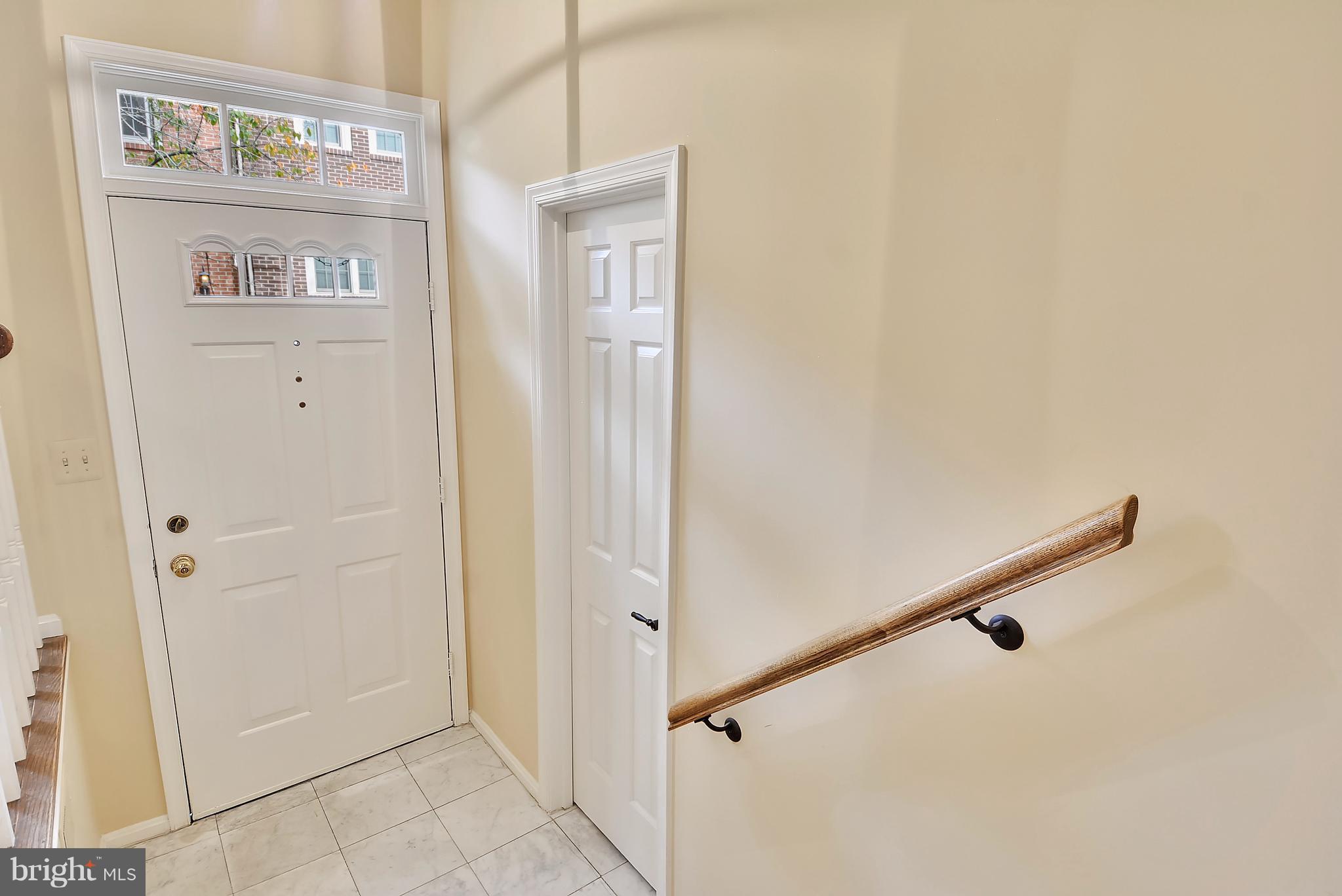 1125 Fairview Court Silver Spring, MD 20910 - Photo 2 of 30 Foyer