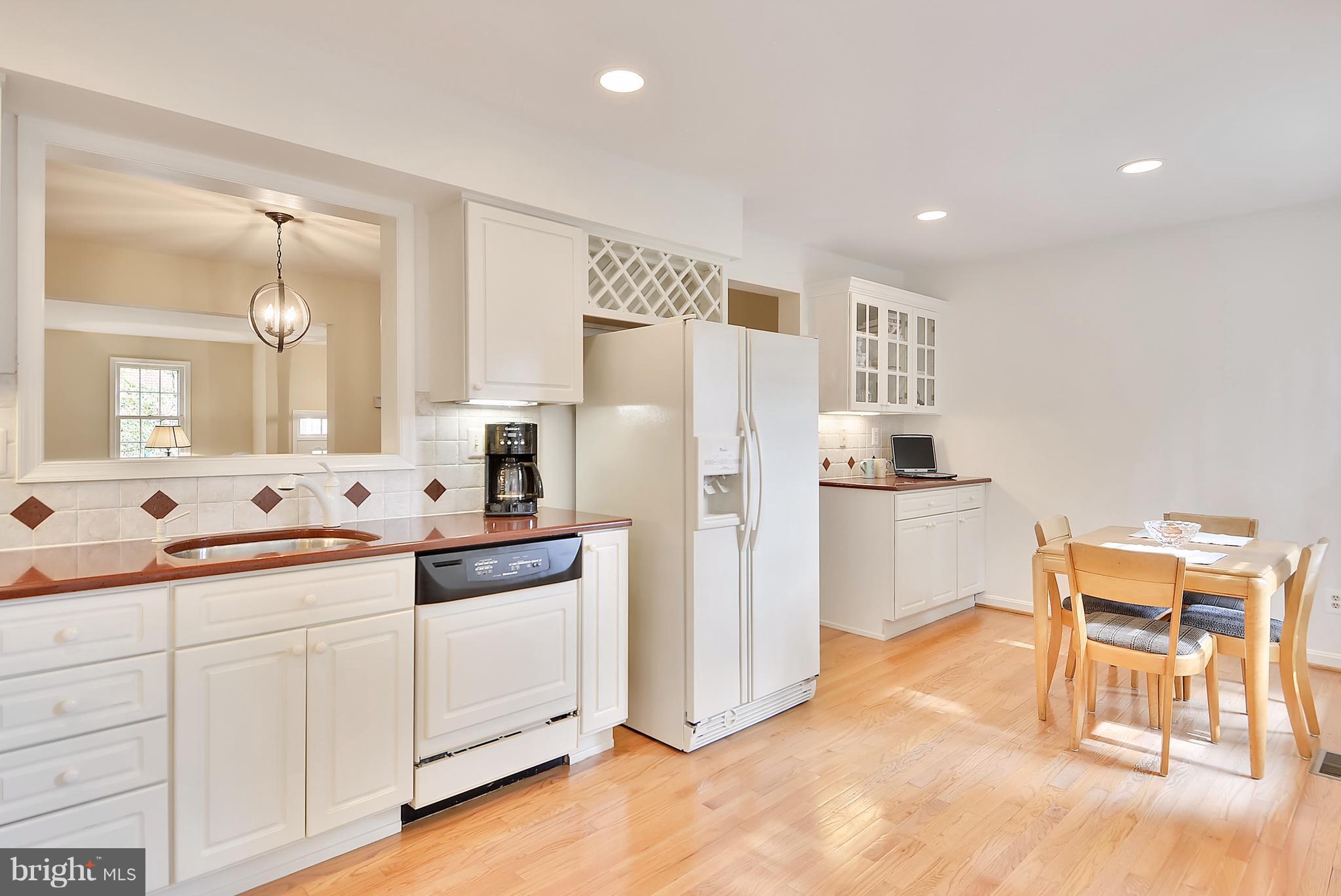 1125 Fairview Court Silver Spring, MD 20910 - Photo 7 of 30 Table-Space Kitchen