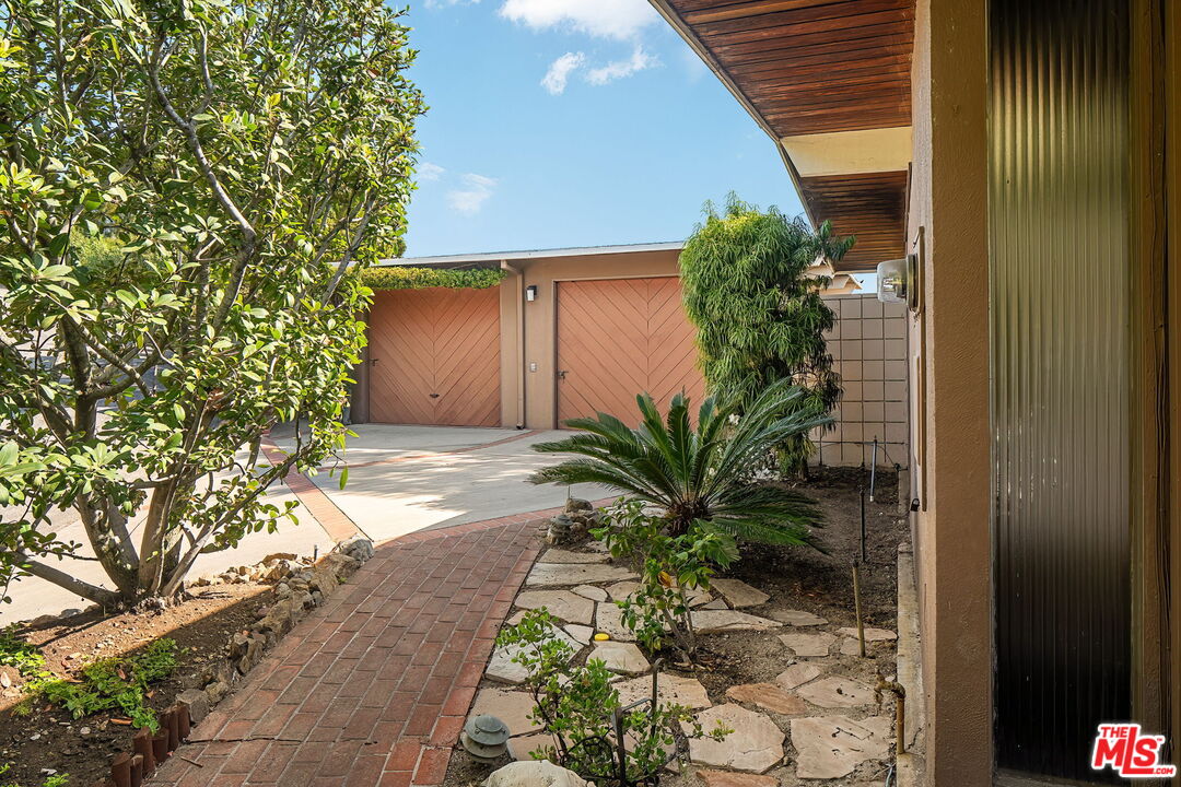 1500 North Tigertail Road Los Angeles, CA 90049 - Photo 47 of 55 Gallery Image 47