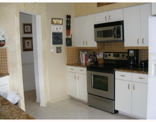 23229 Via Stel Boca Raton, FL 33433 - Photo 2 of 4 Kitchen