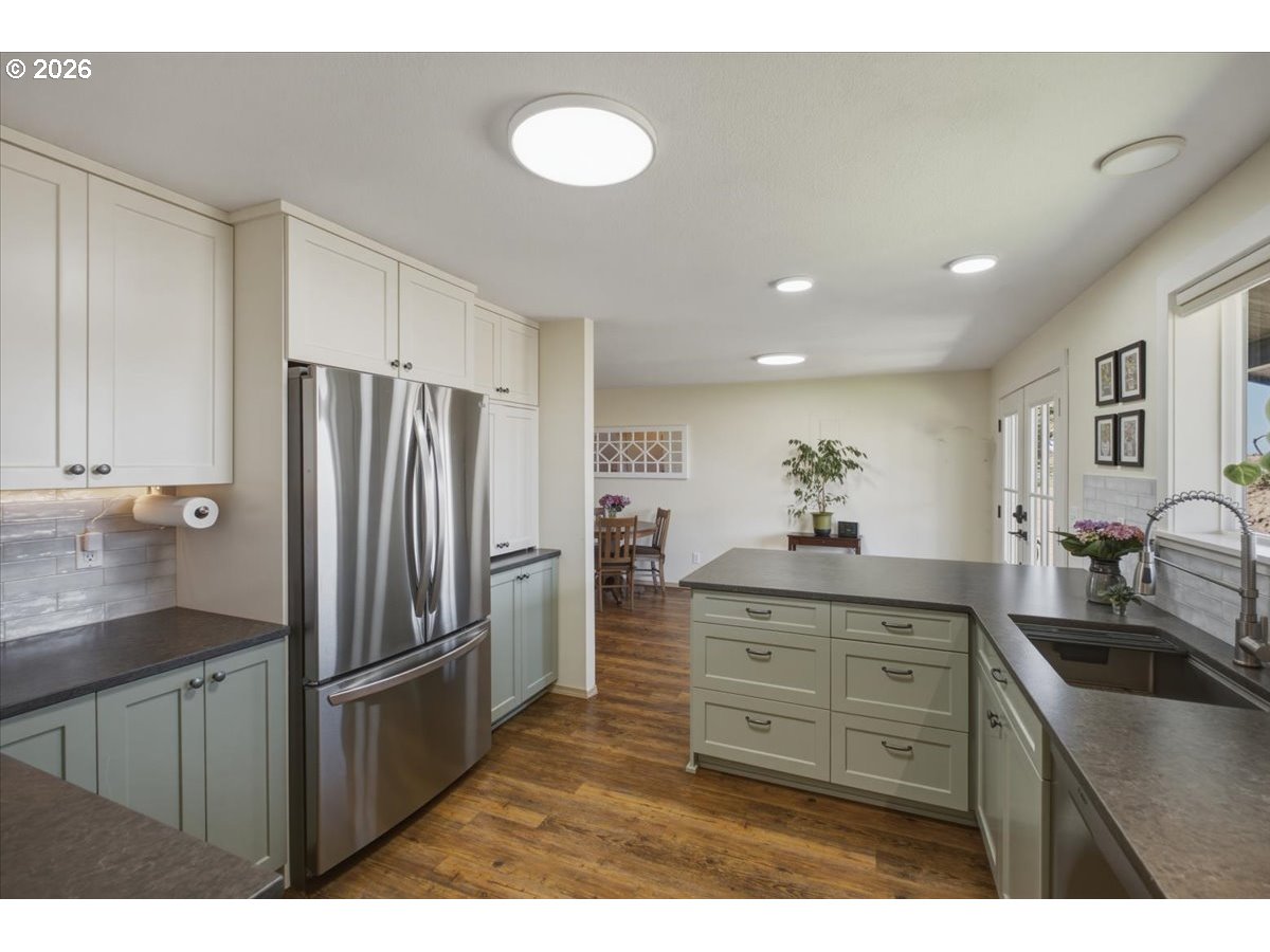 35050 Riverside Drive Albany, OR 97321 - Photo 13 of 48