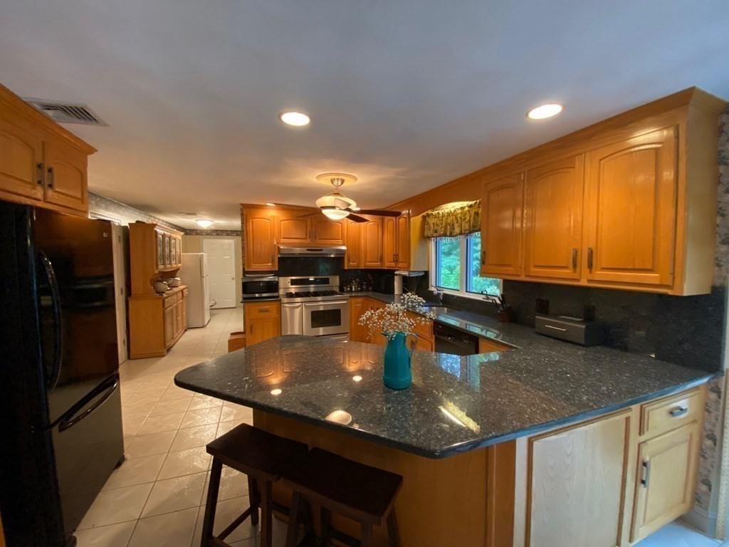 25 York Brook Road Canton, MA 02021 - Photo 5 of 29 Gallery Image 5