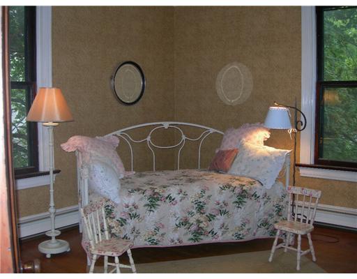 312 Chestnut Road Edgeworth, PA 15143 - Photo 14 of 17 Exterior Front. SWEET GUEST ROOM....14x14 WITH FIREPLACE