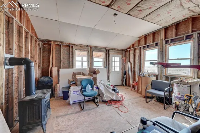a view of livingroom with furniture