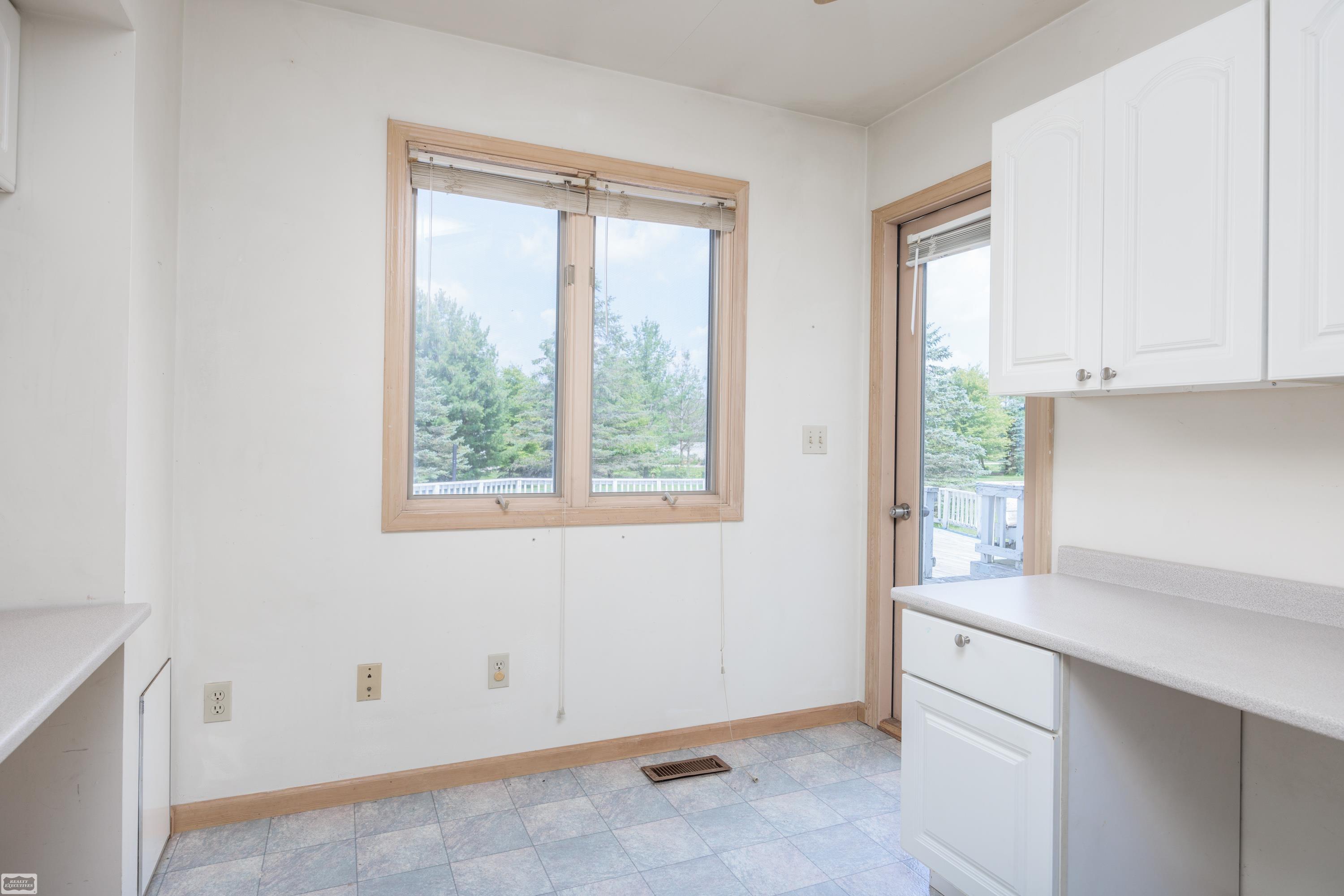 23251 McPhall Road Armada, MI 48005 - Photo 11 of 39 50118336-10.JPG