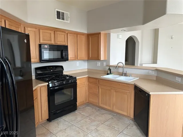 $1,650 | 3975 North Hualapai Way, Unit 142, Las Vegas, NV 89129