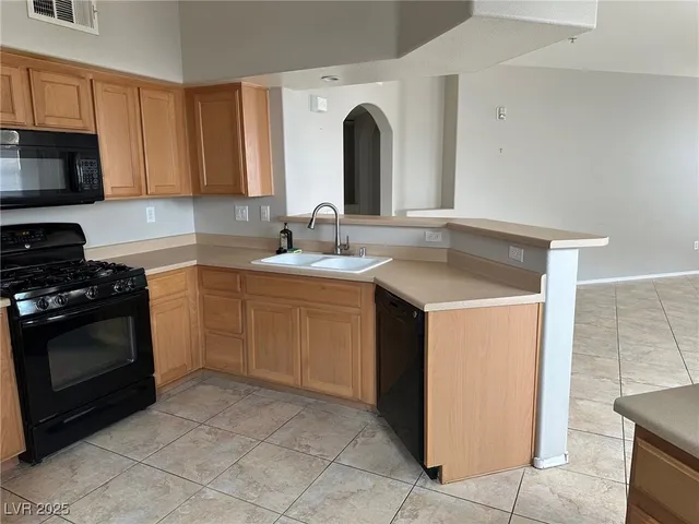 $1,650 | 3975 North Hualapai Way, Unit 142, Las Vegas, NV 89129