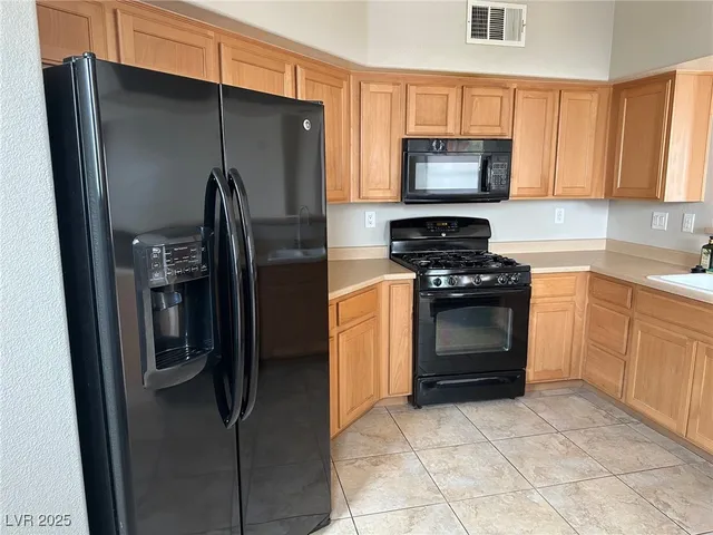 $1,650 | 3975 North Hualapai Way, Unit 142, Las Vegas, NV 89129