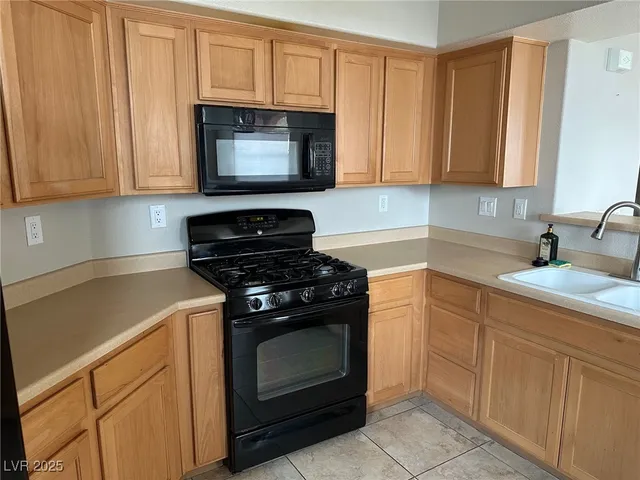 $1,650 | 3975 North Hualapai Way, Unit 142, Las Vegas, NV 89129