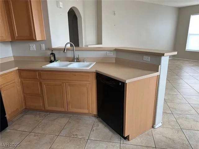 $1,650 | 3975 North Hualapai Way, Unit 142, Las Vegas, NV 89129