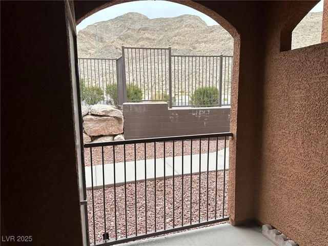 $1,650 | 3975 North Hualapai Way, Unit 142, Las Vegas, NV 89129