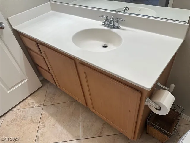 $1,650 | 3975 North Hualapai Way, Unit 142, Las Vegas, NV 89129