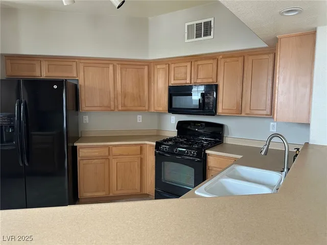 $1,650 | 3975 North Hualapai Way, Unit 142, Las Vegas, NV 89129