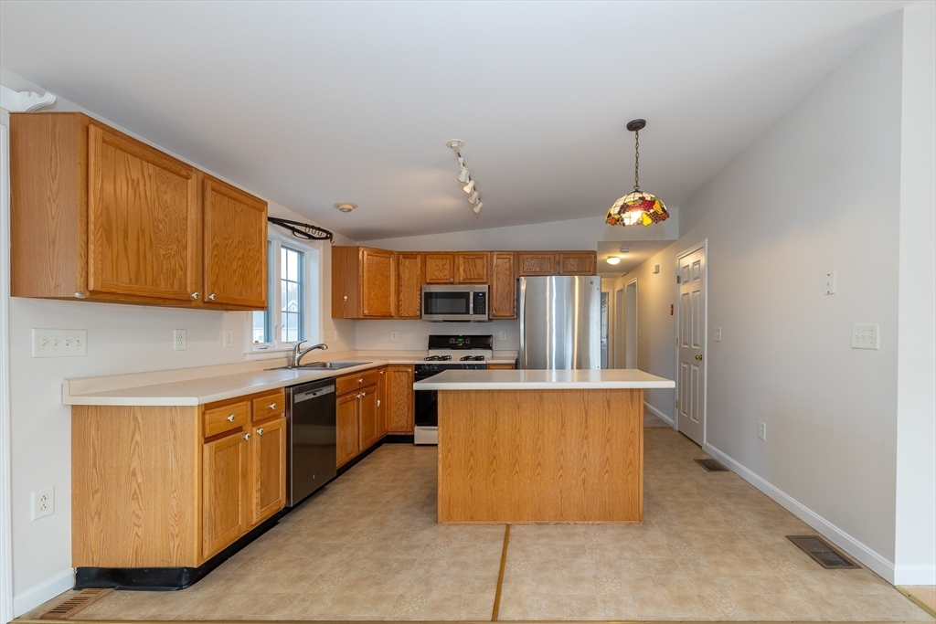 19 Cedarwood Road Billerica, MA 01821 - Photo 11 of 32 Gallery Image 11