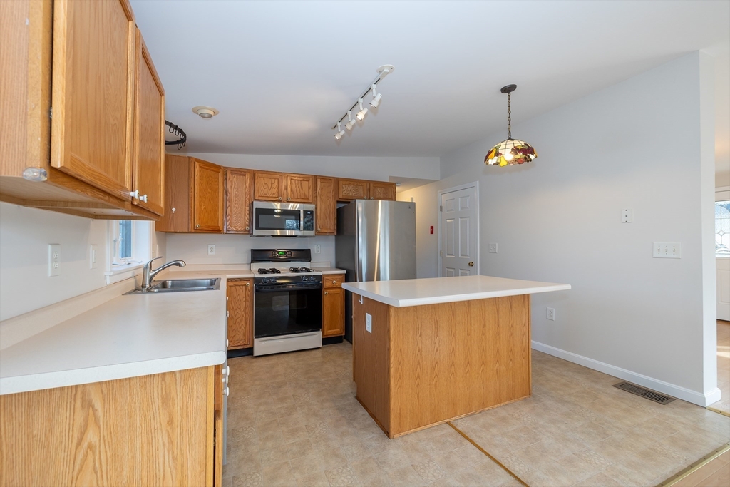 19 Cedarwood Road Billerica, MA 01821 - Photo 12 of 32 Gallery Image 12