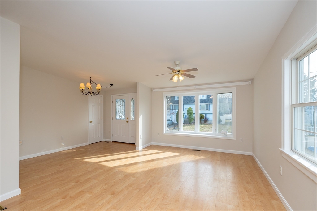 19 Cedarwood Road Billerica, MA 01821 - Photo 4 of 32 Gallery Image 4