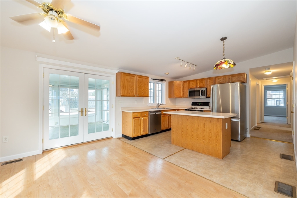 19 Cedarwood Road Billerica, MA 01821 - Photo 8 of 32 Gallery Image 8